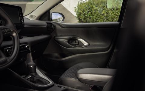 Mazda2_Hybrid_Sideshot