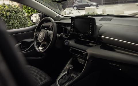 Mazda2_Hybrid_Sideshot